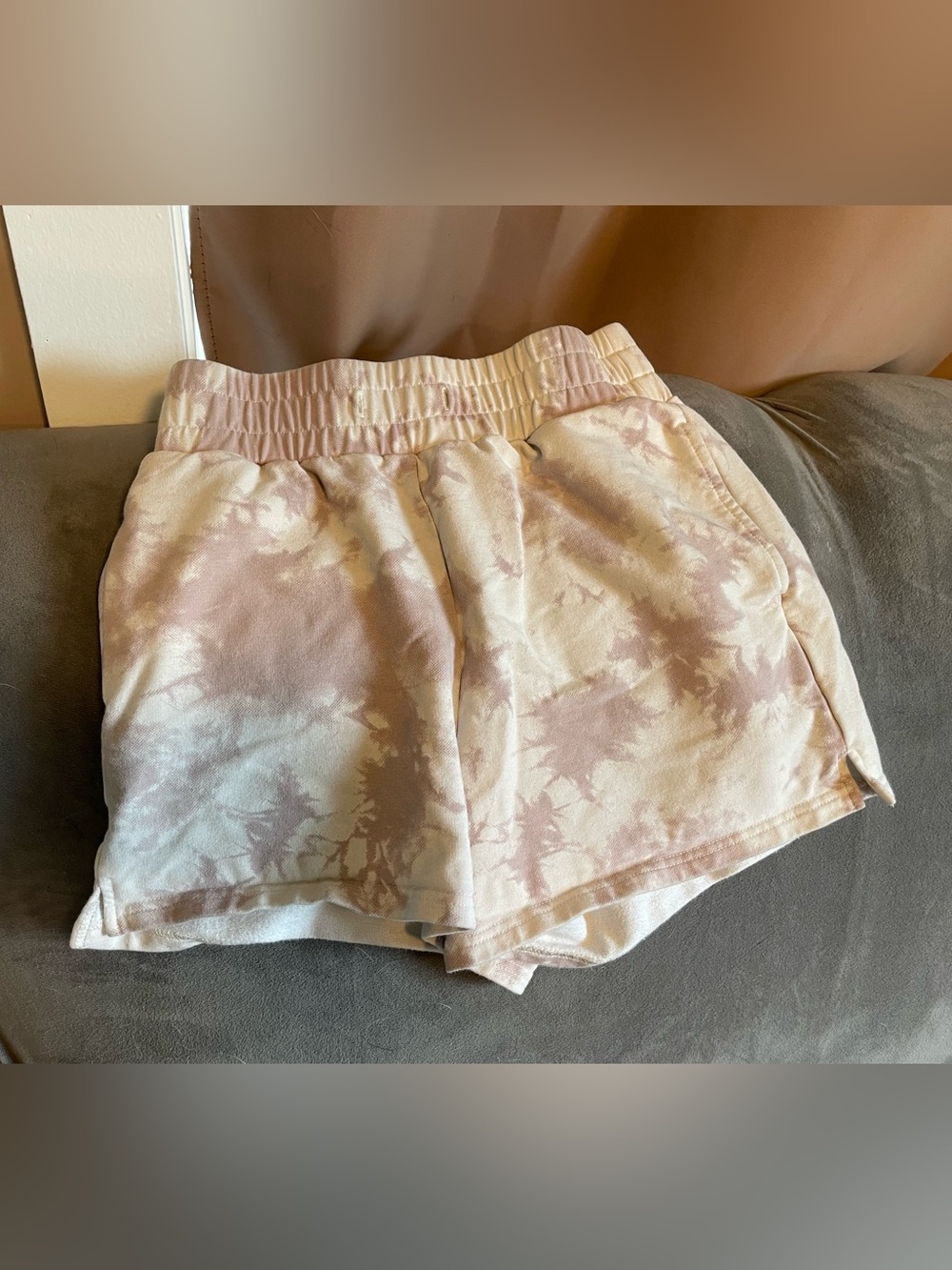 Varley Tie-Dye High-Rise Athletic Shorts - Pink & Cream